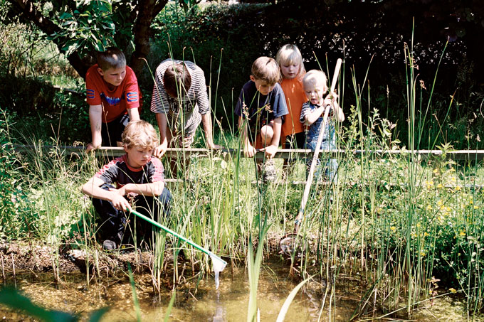 Kinder am Teich - Foto: Marcus Gloger