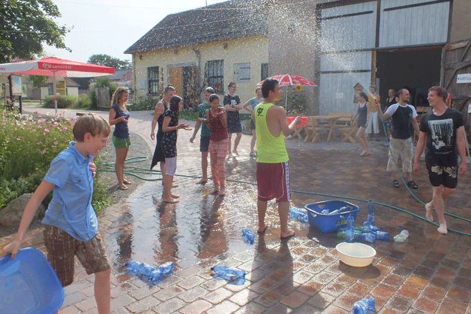 Sommercamp 2014, Wasserschlacht - Foto: Anja Wrzesinski