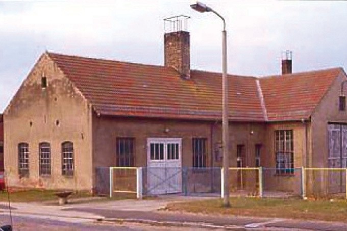 Das Gebäude der Storchenschmiede in Linum 1991 -  Foto: Dr. Hans-Jürgen Stork