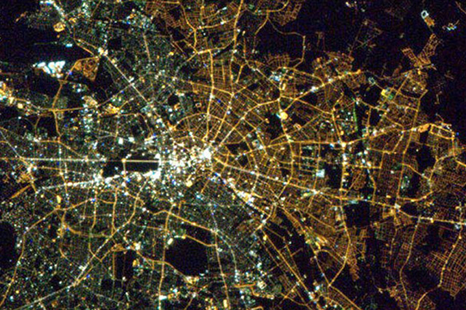 Nächtliche Berlinaufnahme aus der ISS - Foto: Chris Hadfield