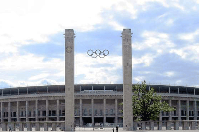 Das Berliner Olympiastadion - Bald wieder Austragungsort neuer Spiele? - Foto: Nikolai Schwerk / wikipedia